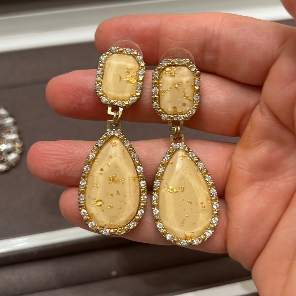 Blush tear drop earrings